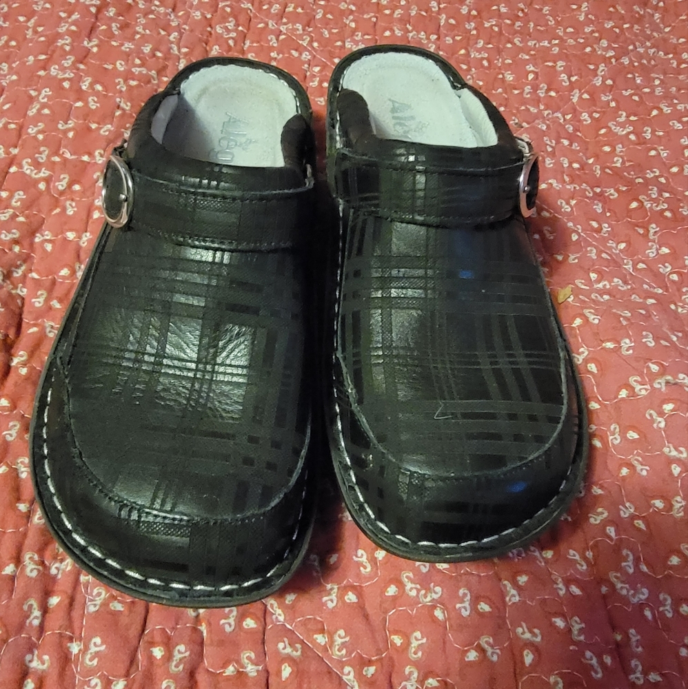 Alegria clogs